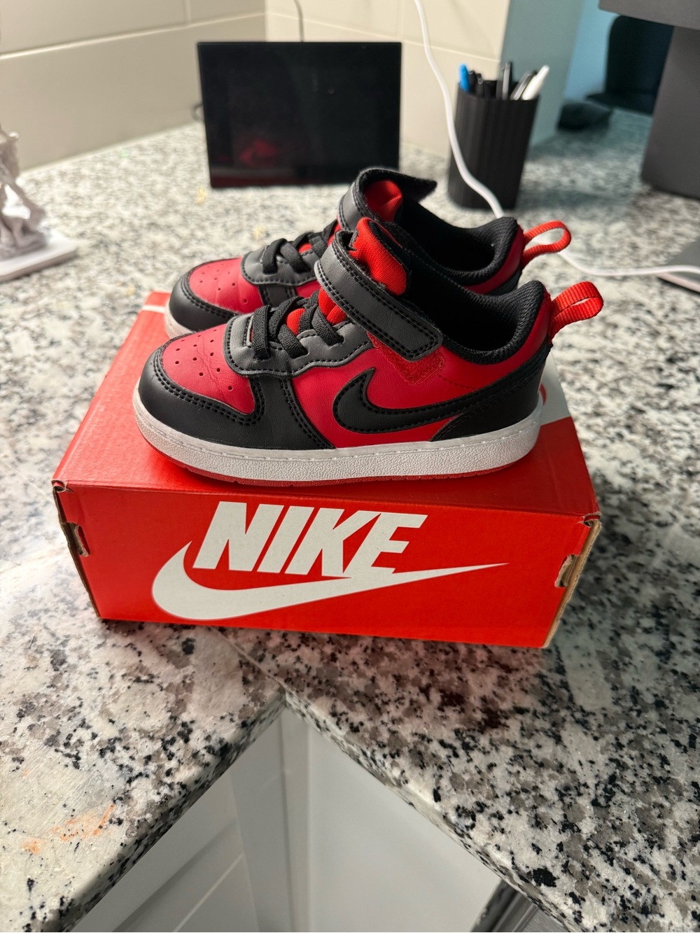 Nike Toddler’s Red and Black Low-Top Sneakers (8c)